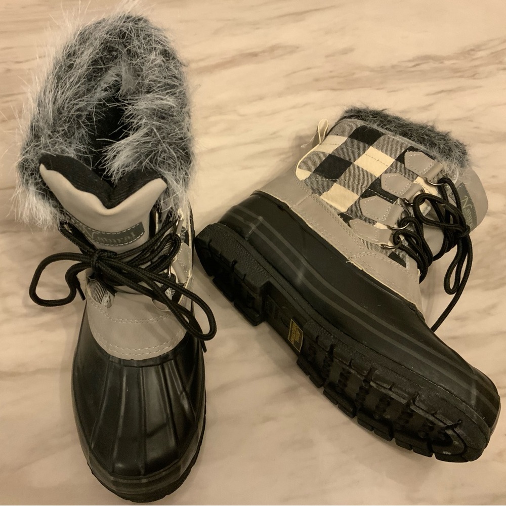 NWOT Natural Reflections Black and Gray Winter Rain Boots with Faux Fur Trim
